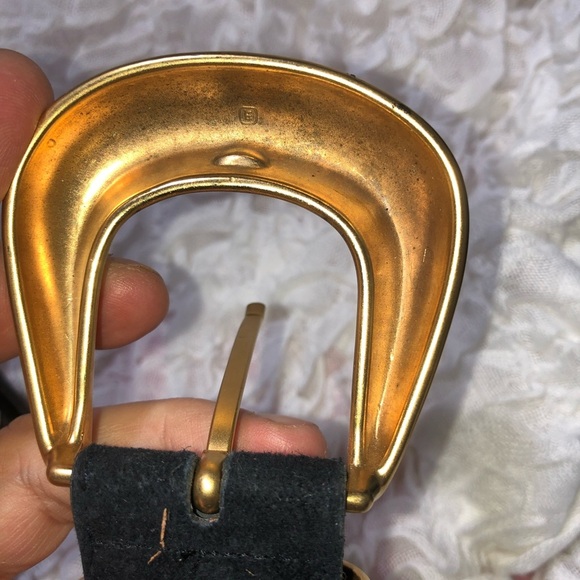 Emmanuel leather belt with large gold metal buckle- 34” with buckle- like new - Picture 5 of 11